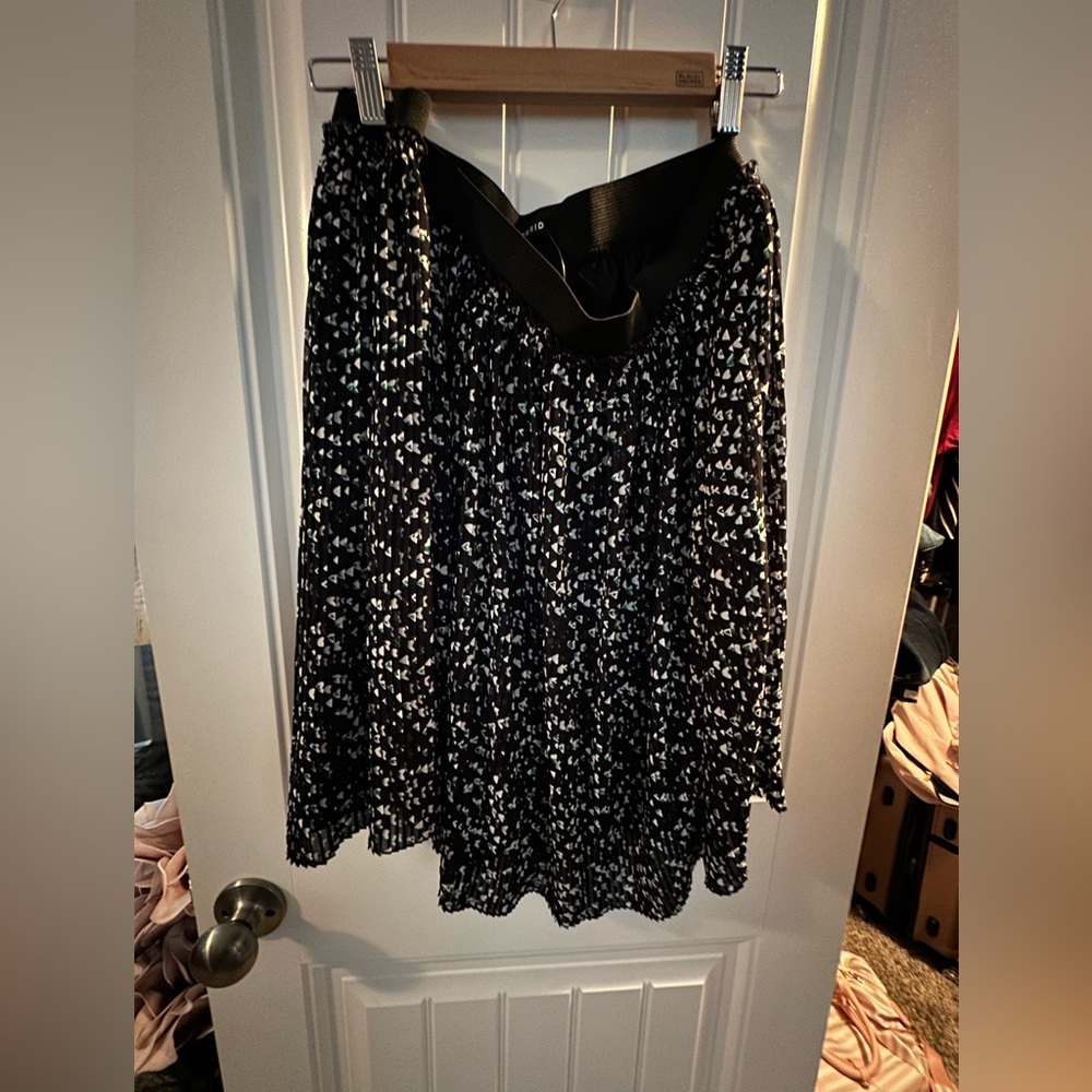 Torrid Black Green and White Mini Skirt